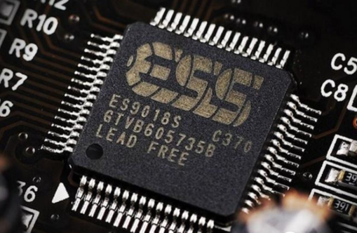 ESS公司位于美国加州,专门设计、销售PC机和消费电子用高集成度多媒体半导体软硬件产品。目前,该公司在PC音频方案、视频芯片产品和高速通讯芯片组的开发方面居领先地位。其芯片主要有9018,9028及9038几种,作为业内最高品质的解码芯片,ES9018支持最高32bit/192kHz采样,I2S/DSD/SPDIF输入,并搭配了两款成熟的USB模块,这样就能够较好地解决目前热门的USB高清数字音频播放器方案(24bit/32bit,192kHz)。这款芯片在国外被Weiss、金嗓子、麦景图等国外资历深厚音响公司采用,国内的高品质蓝光机OPPO BDP-95、BDP105也使用该芯片。